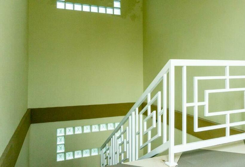 Pension Reddoorz Near Benteng Van Den Bosch