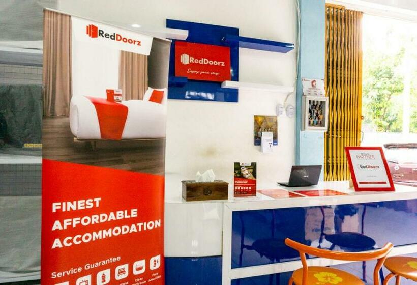 Pension Reddoorz Near Benteng Van Den Bosch