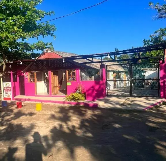 ユースホステル Yaharo Posada Turística