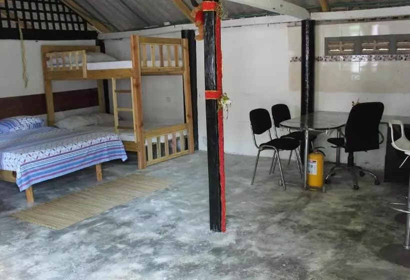 ユースホステル Yaharo Posada Turística