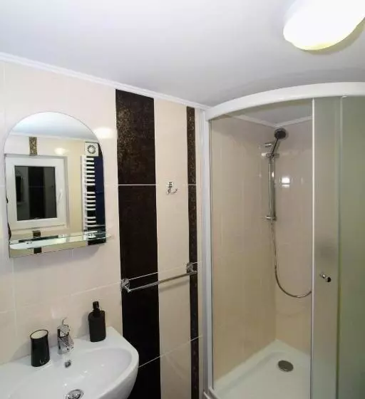 ベッドアンドブレックファースト затишний міні готель Rosky