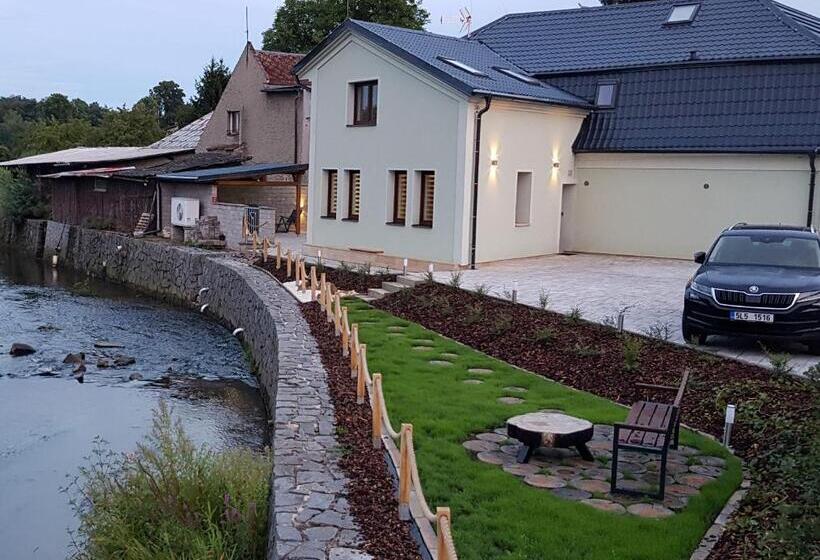 Aamiaismajoitus (B&B) Apartmány Meandry