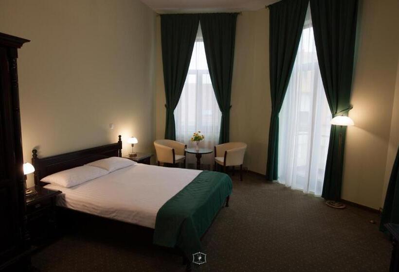 هتل Central Carei