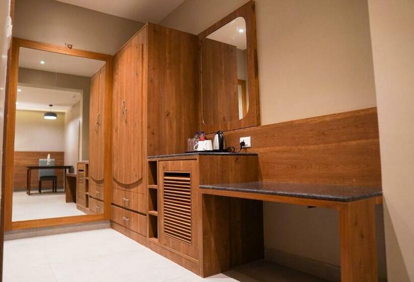 Отель Cosmique Clarks Inn Suites Goa