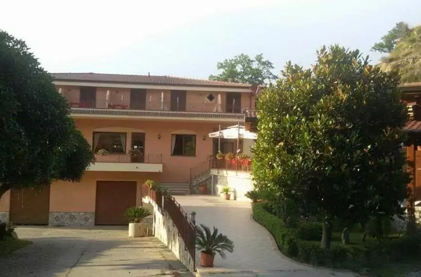 Hotelli La Nuova Locanda