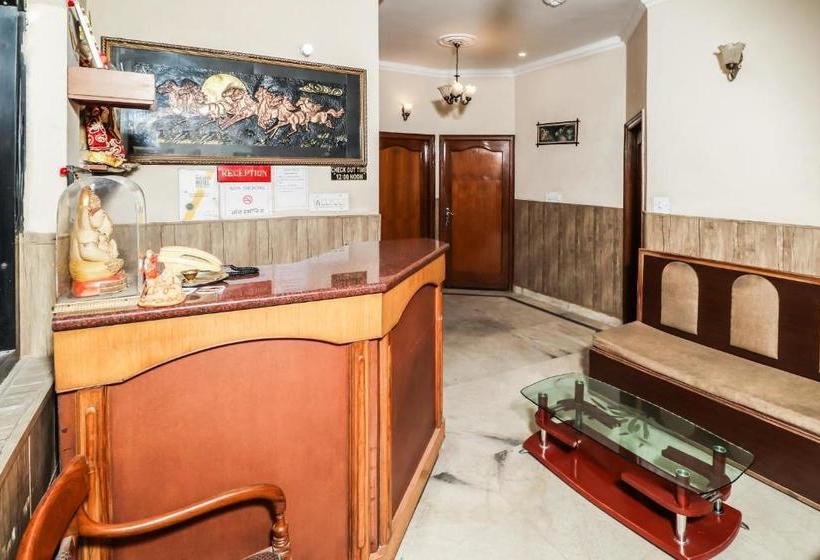 호텔 Oyo 25077 Ashoka Regency