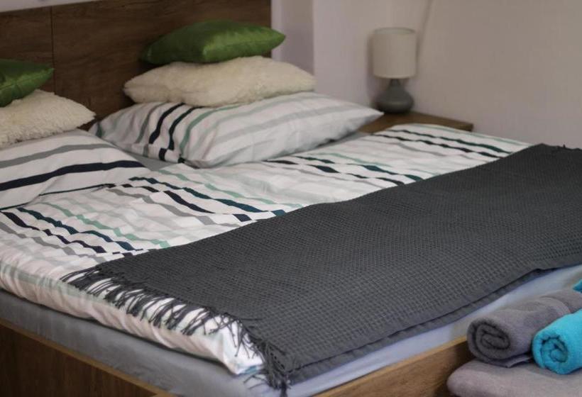 ペンション Apartmány Caffe & Grill