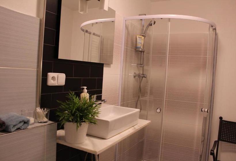 Пансион Apartmány Caffe & Grill