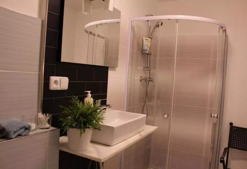 Majatalo Apartmány Caffe & Grill