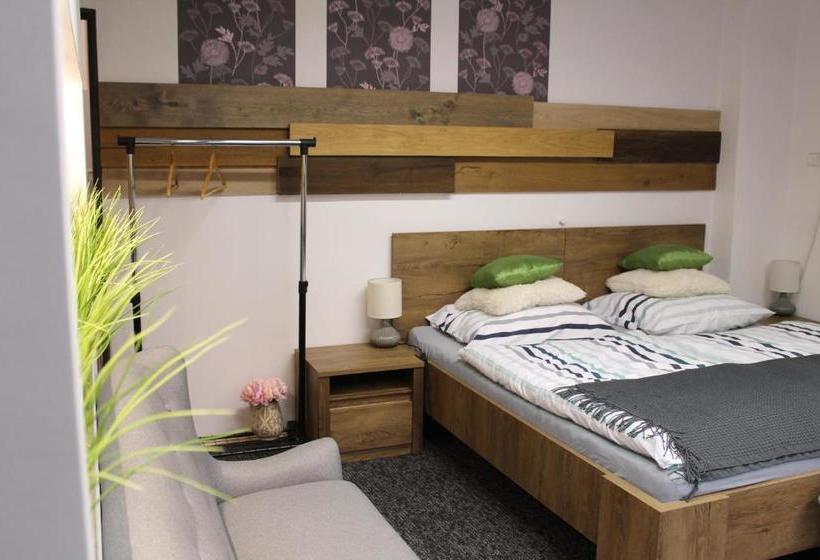 Пансион Apartmány Caffe & Grill