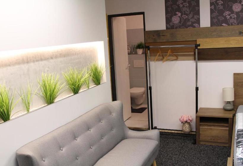 ペンション Apartmány Caffe & Grill