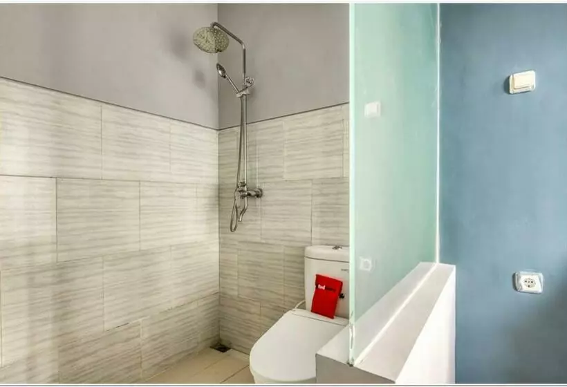 ペンション Reddoorz @ Bypass Juanda Airport