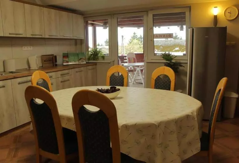 Bed and Breakfast Hegylánc Fogadó