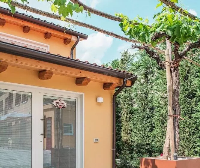 Aamiaismajoitus (B&B) Little House