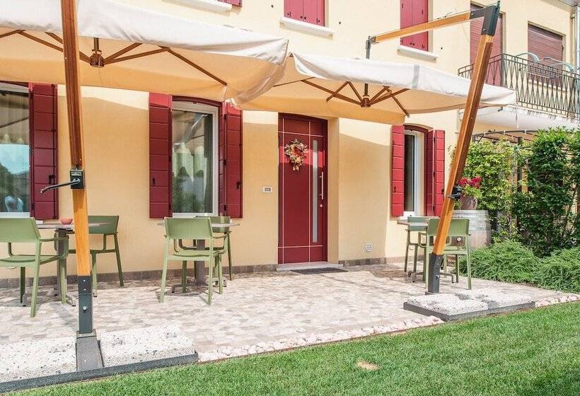 مبيت وإفطار Little House