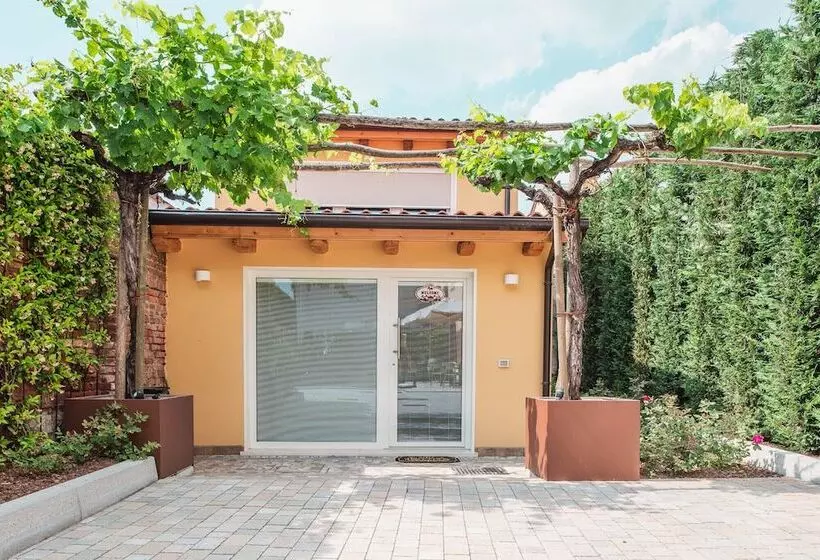 Aamiaismajoitus (B&B) Little House