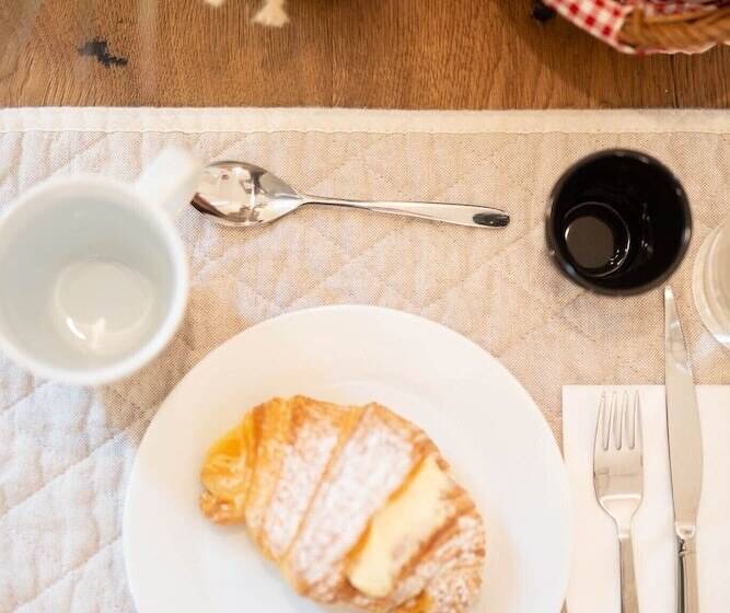 مبيت وإفطار Little House