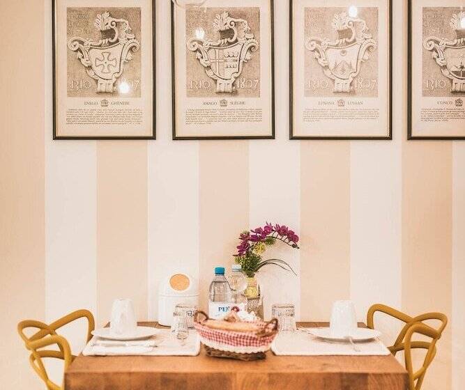 مبيت وإفطار Little House