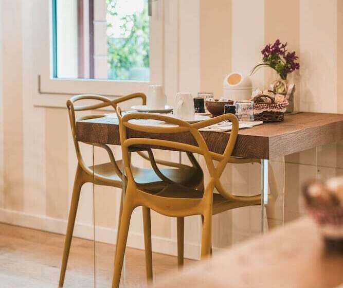 مبيت وإفطار Little House