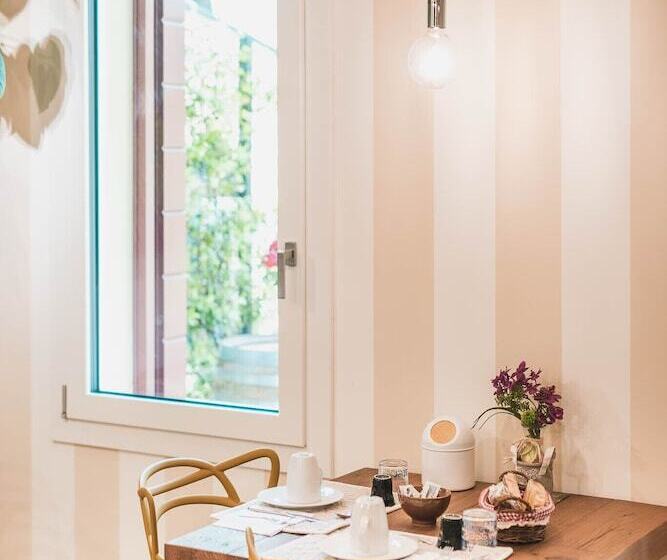 مبيت وإفطار Little House