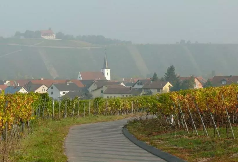 Aamiaismajoitus (B&B) Weingut Herbert Kram