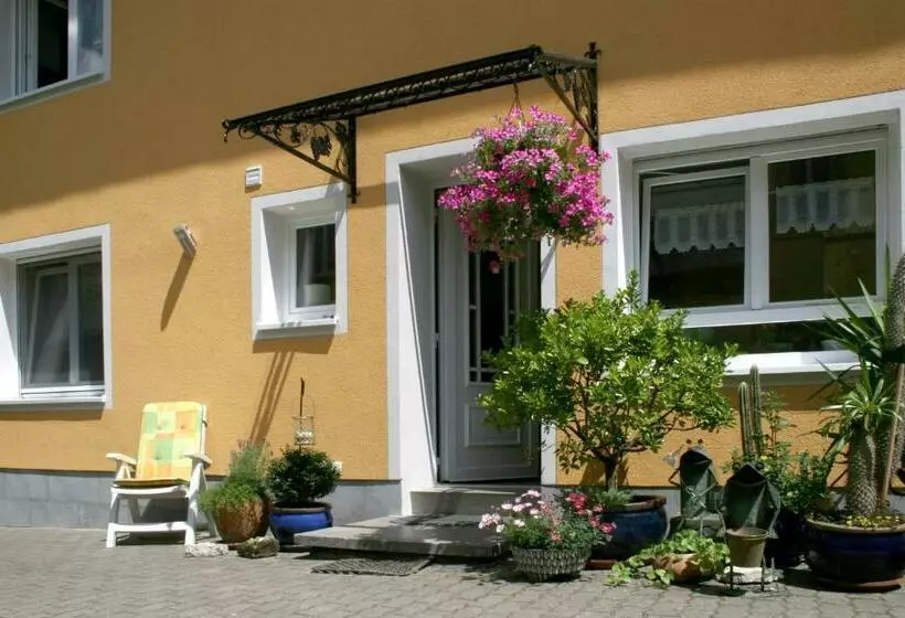 Aamiaismajoitus (B&B) Weingut Herbert Kram