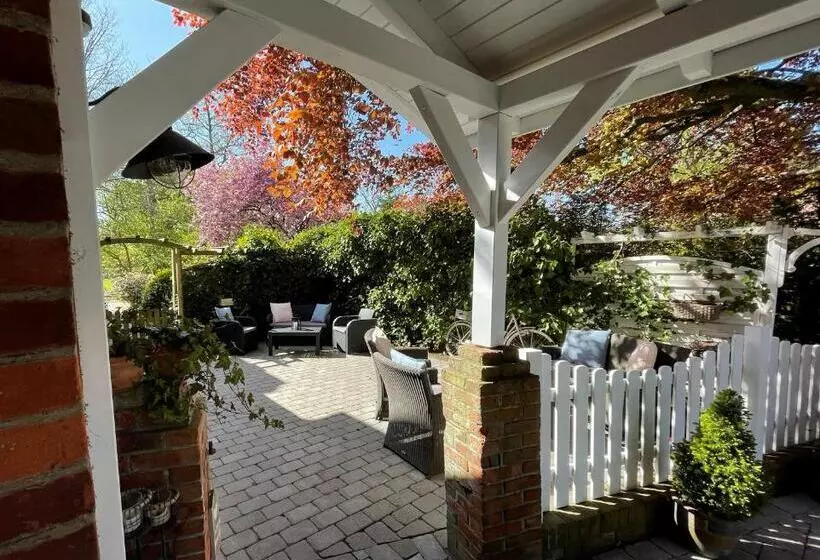 Friesen Lodge Apartments