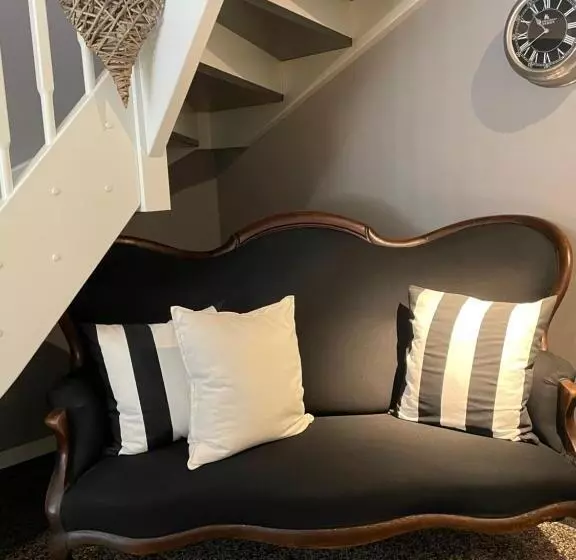 Friesen Lodge Apartments