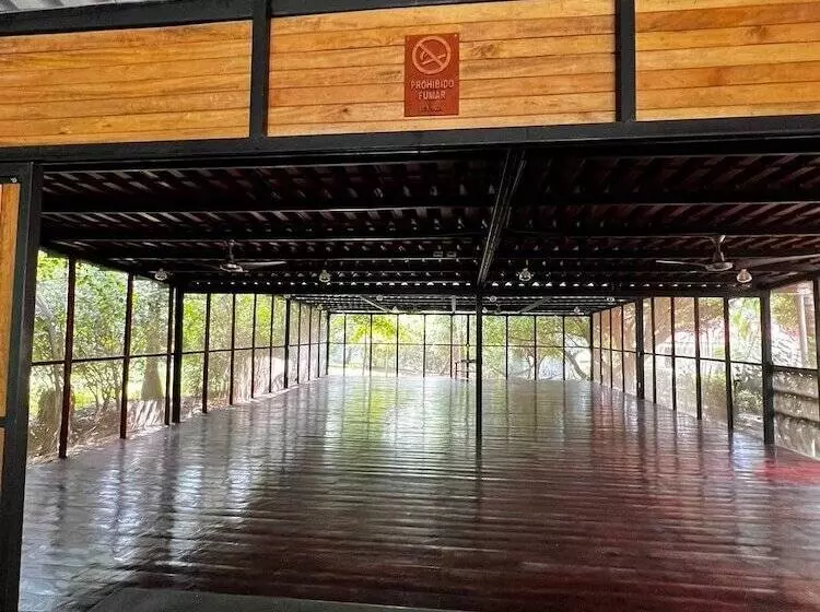 Hotelli Drift Away Lodge