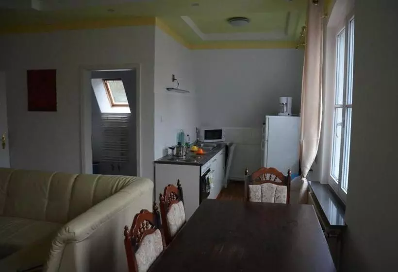 Hotelli Lekoma Pension