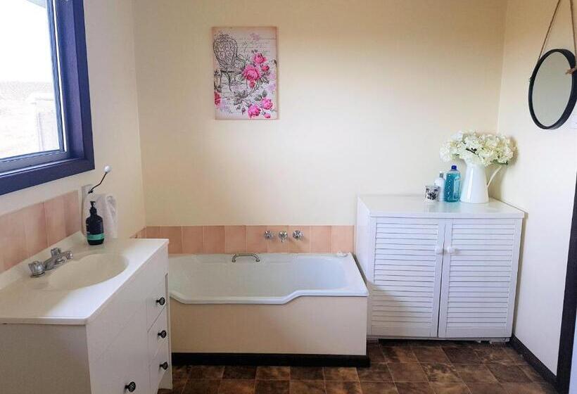 Hotelli Wantana Cottage Farmstay