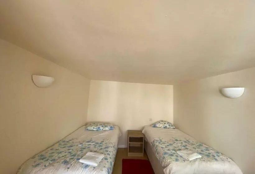 ペンション The Durbeyfield Guest House