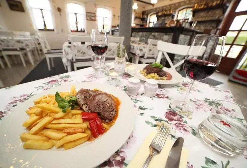 Restaurace A Pension Chalupa