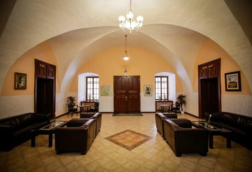 فندق Kaštieľ Fričovce