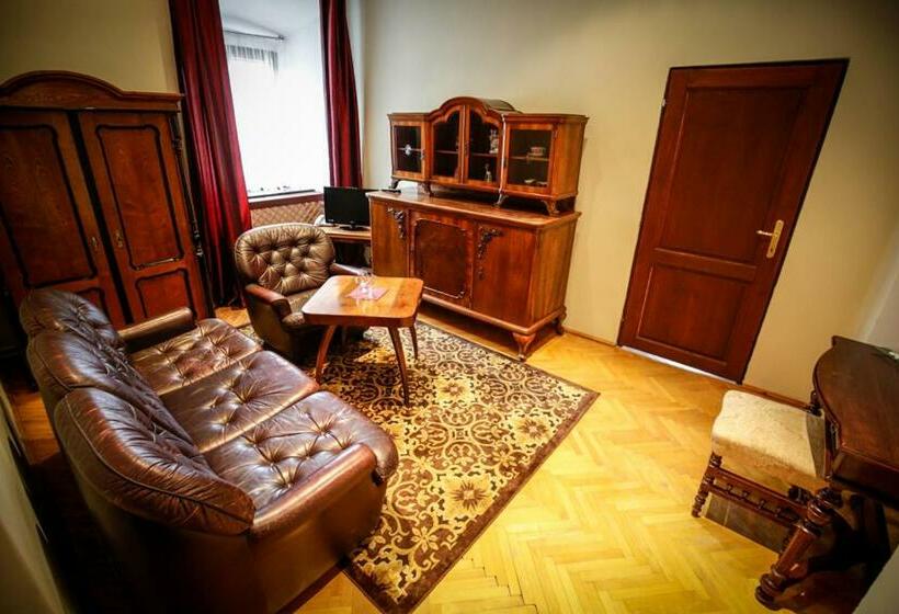 فندق Kaštieľ Fričovce