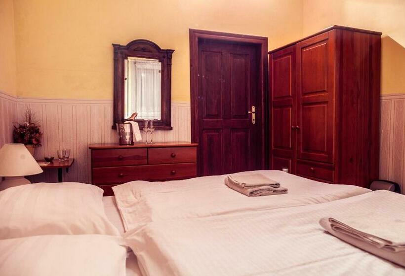 فندق Kaštieľ Fričovce