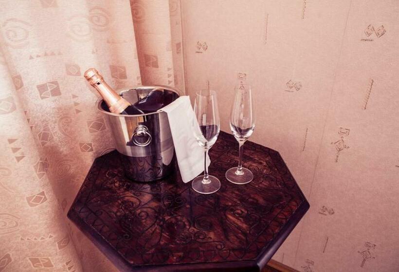 فندق Kaštieľ Fričovce