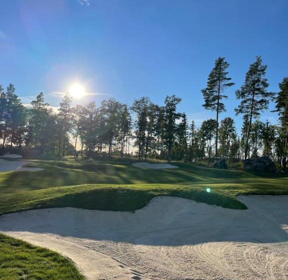 בית מלון כפרי Strand Golf