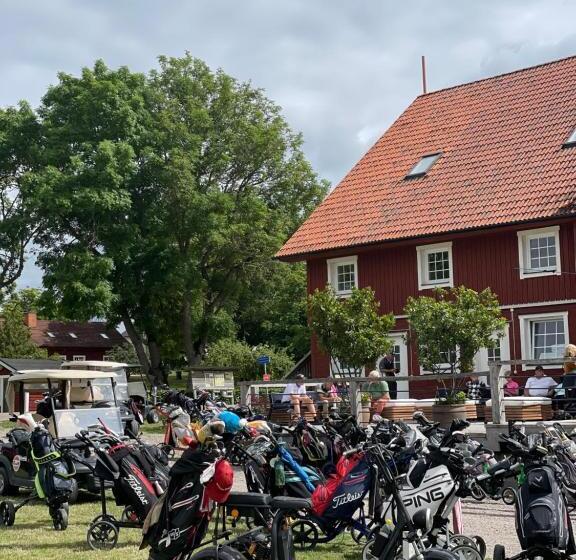 בית מלון כפרי Strand Golf