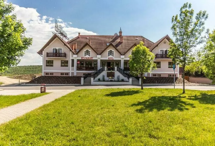 M1 Szekér Csárda Hotel és étterem