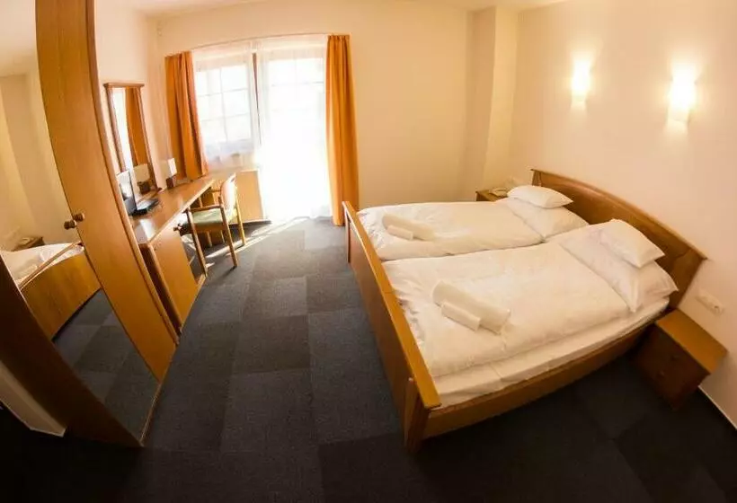 M1 Szekér Csárda Hotel és étterem