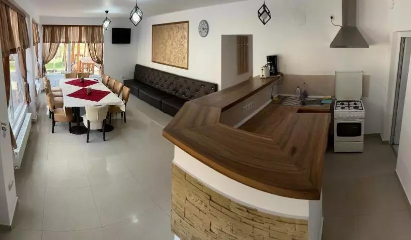 Majatalo Cabana Sarmis Costesti