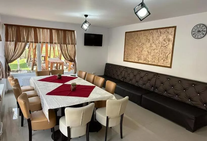 Majatalo Cabana Sarmis Costesti