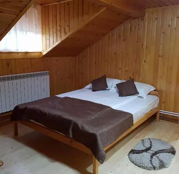 Majatalo Cabana Sarmis Costesti