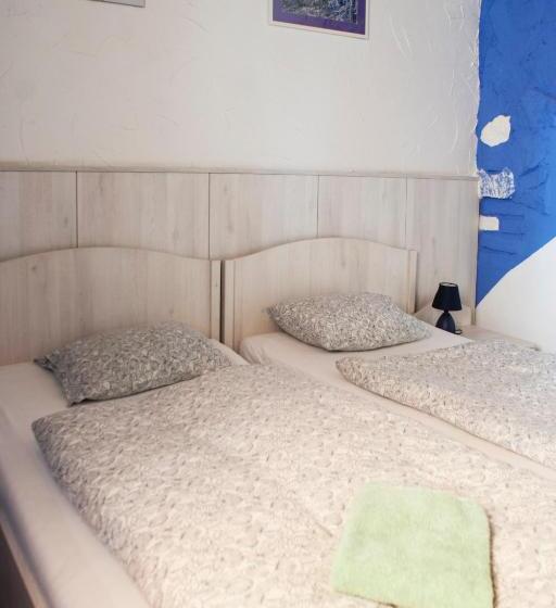 بنسيون Pura Vida