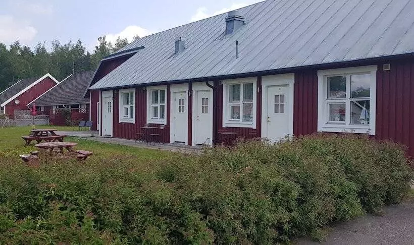 Perssons I Backens Pensionat  Sjötorps Vandrarhem & Rum