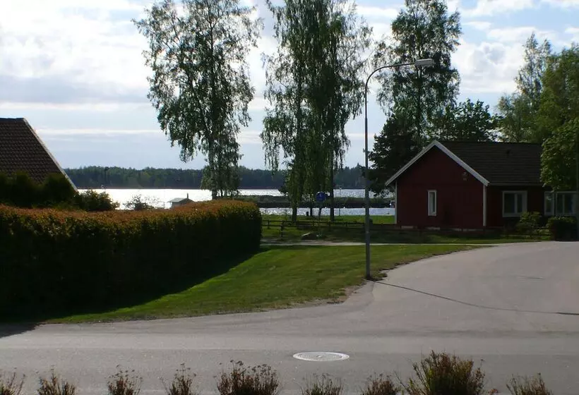 Perssons I Backens Pensionat  Sjötorps Vandrarhem & Rum