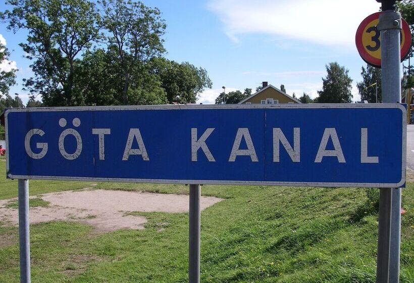 Perssons I Backens Pensionat Sjötorps Vandrarhem & Rum