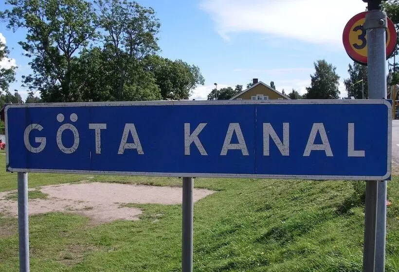 Perssons I Backens Pensionat  Sjötorps Vandrarhem & Rum