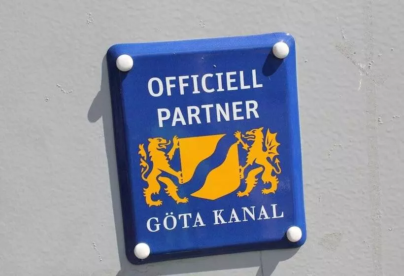 Perssons I Backens Pensionat  Sjötorps Vandrarhem & Rum